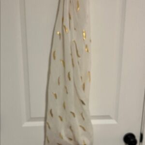 White and Gold Patterned Scarf